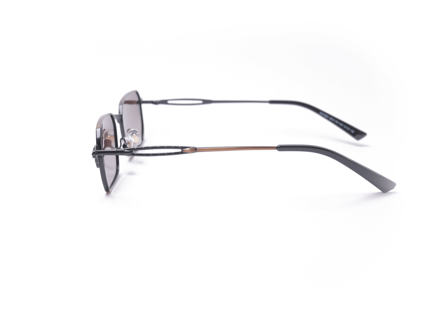 Solbriller med revolver udsmykning